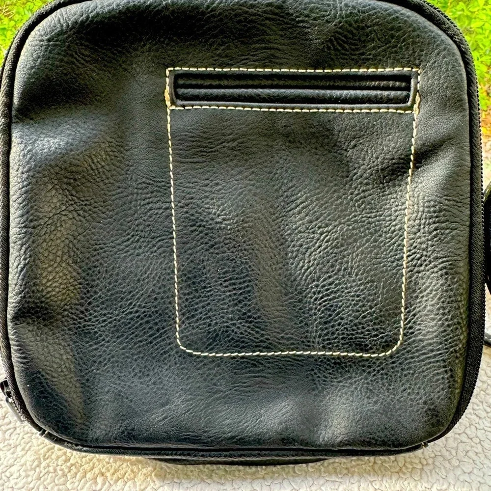 MultiSac black crossbody unisex in excellent pre-owned condition. Phone pocket +